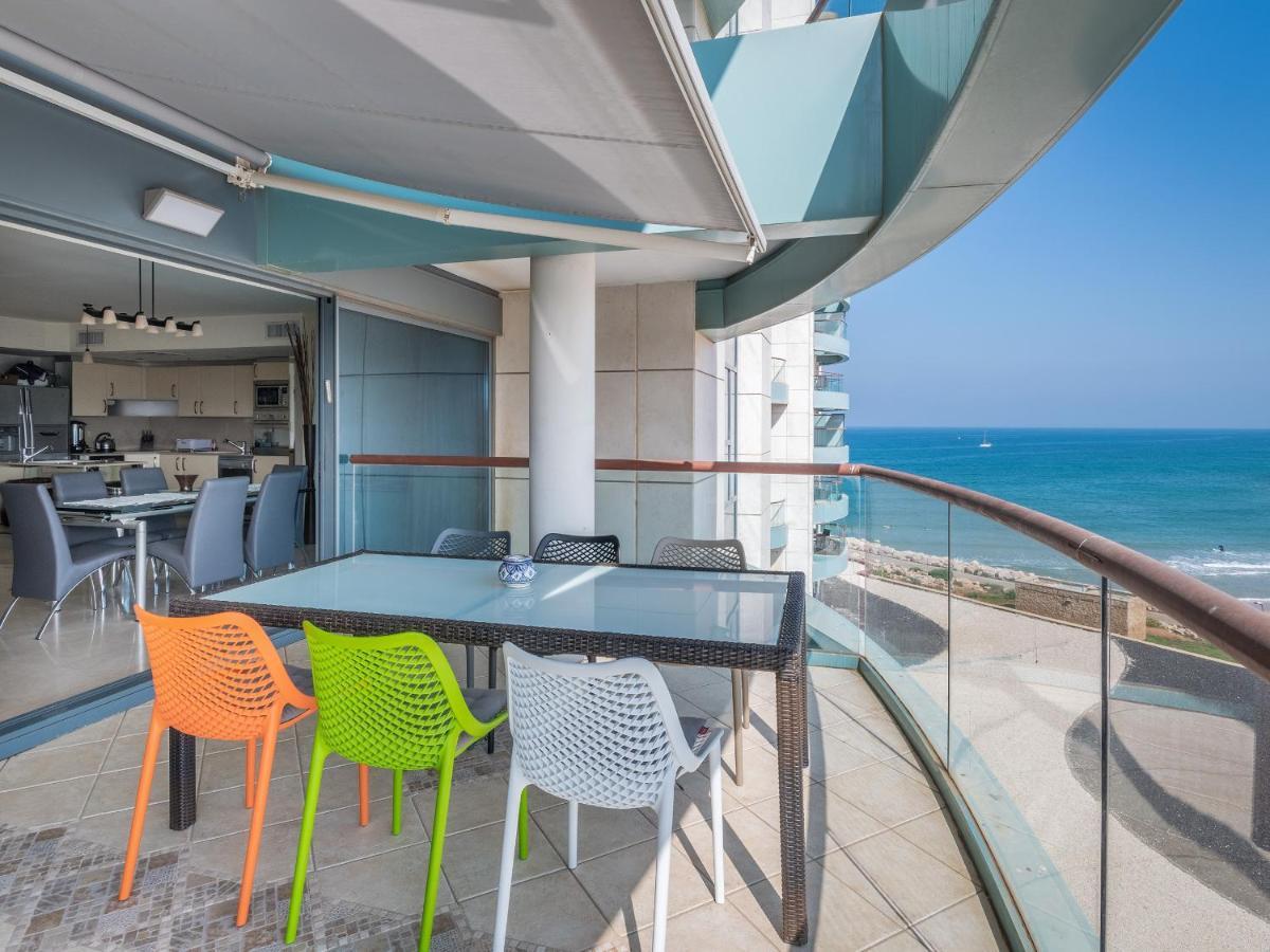 Front Of Beach Next Ritz Hotel - 3 Bedroom& 3 Bathroom Herzliya Номер фото